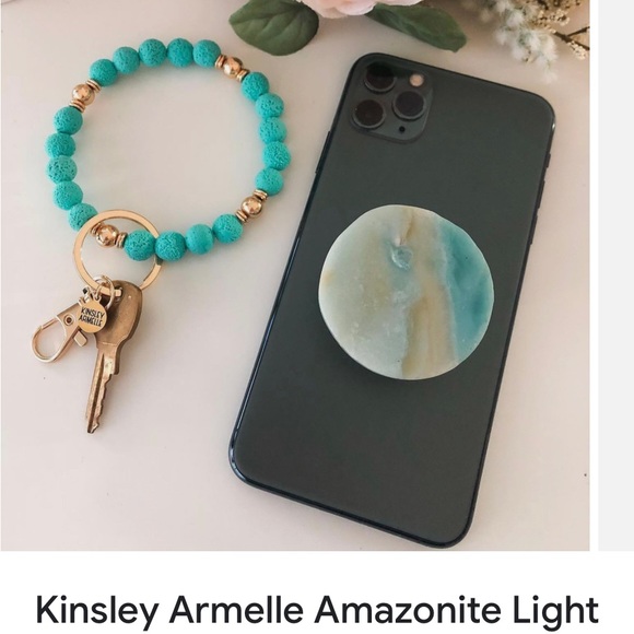 Kinsley Armelle Pop Socket - Picture 3 of 3
